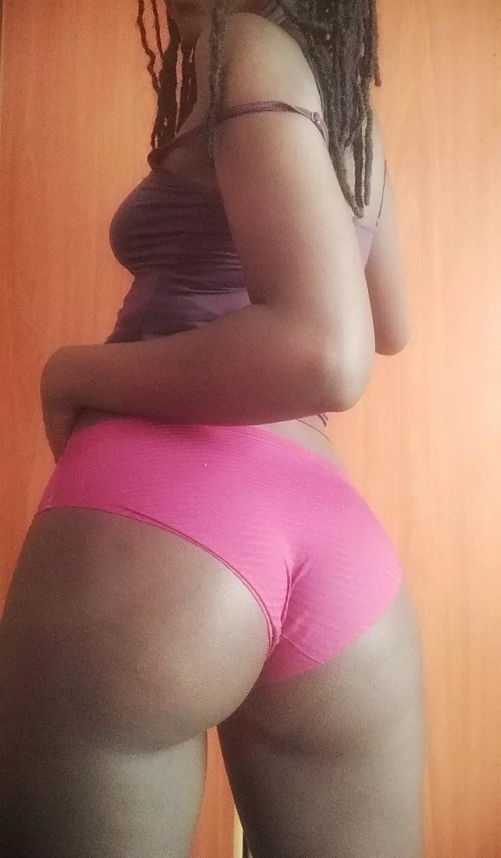 Spread these cheeks with your face, hehe😼