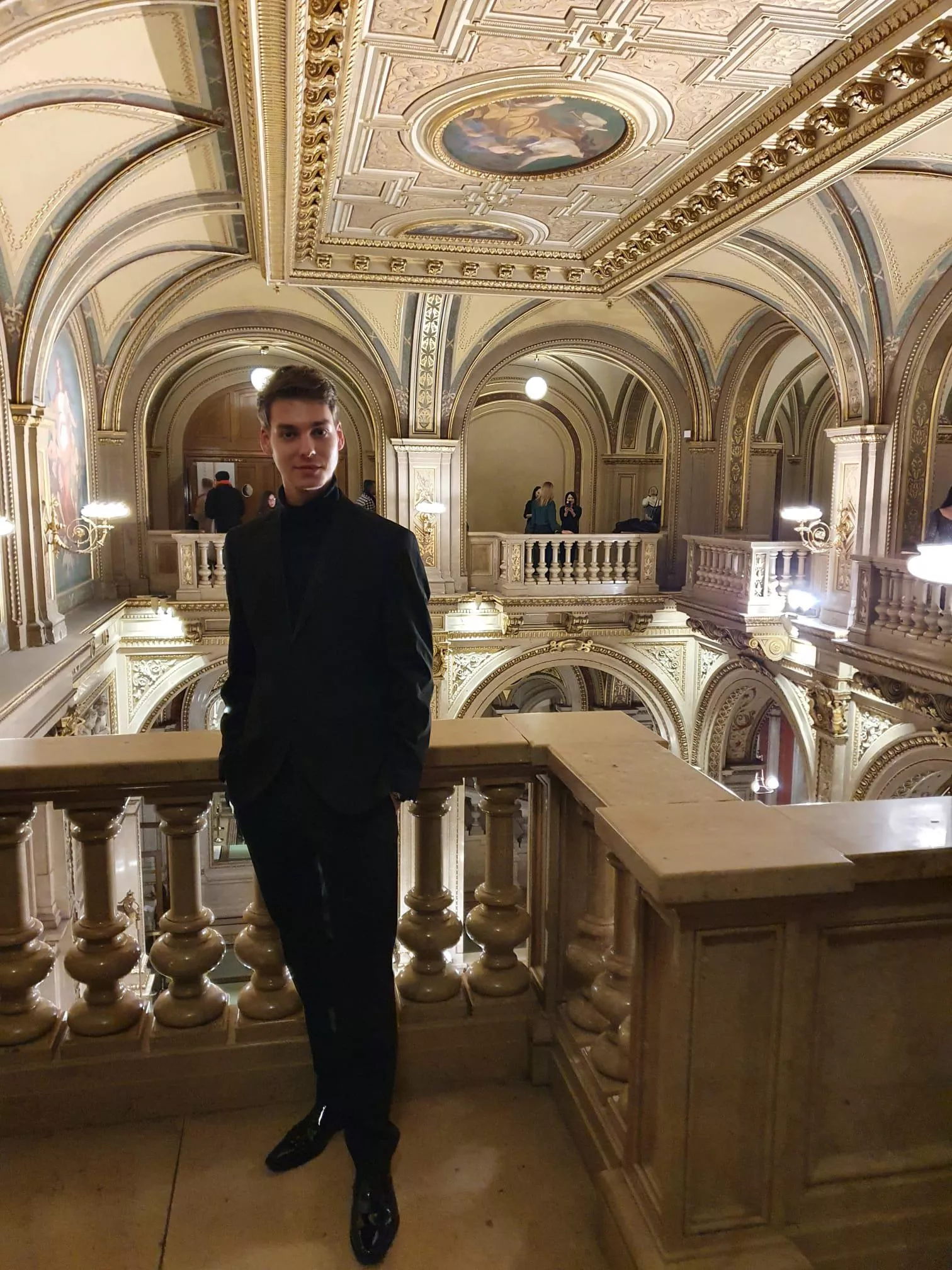 Striking a pose at the Opera House in Vienna. Happy New Year y’all! 🎆