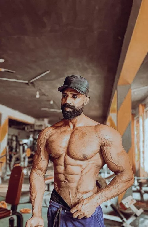 The temporary satisfaction of quitting is outweighed by the eternal suffering of being a nobody! [m]