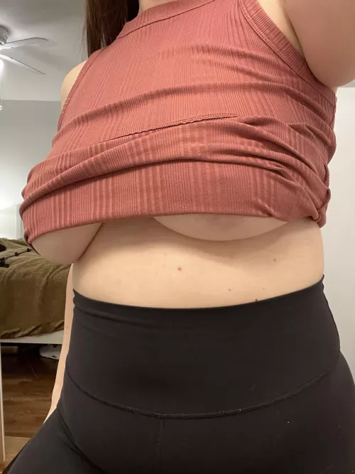 Underboob and yoga pants make the perfect combo!