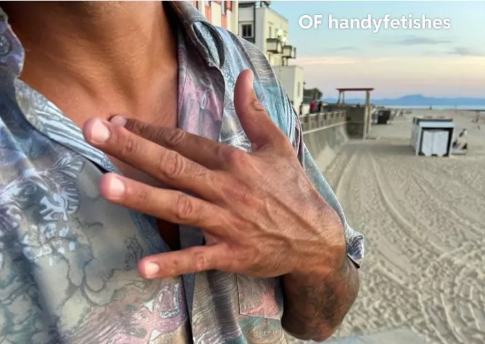 Veiny hands and sunkissed skin for you loves! Tell me what you think!