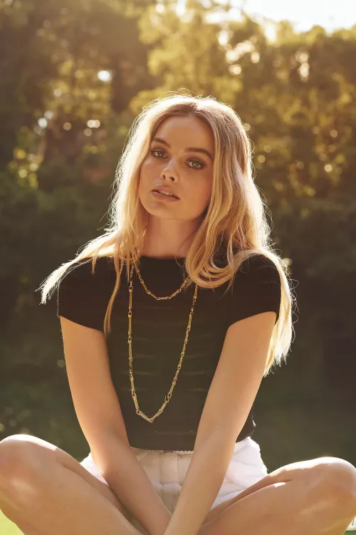 Want to get cucked by Margot Robbie so bad