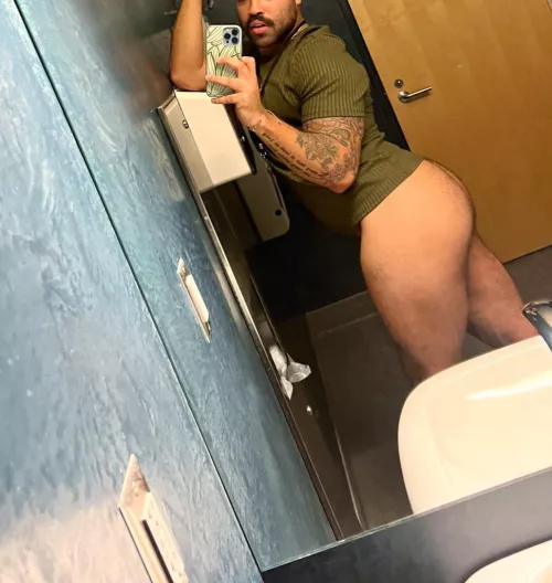 who else takes nudes at work