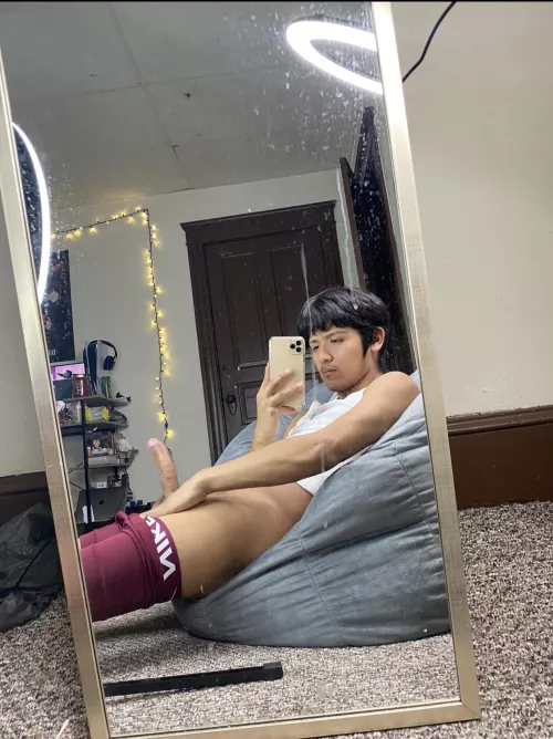 Who is sitting on it? 🍆