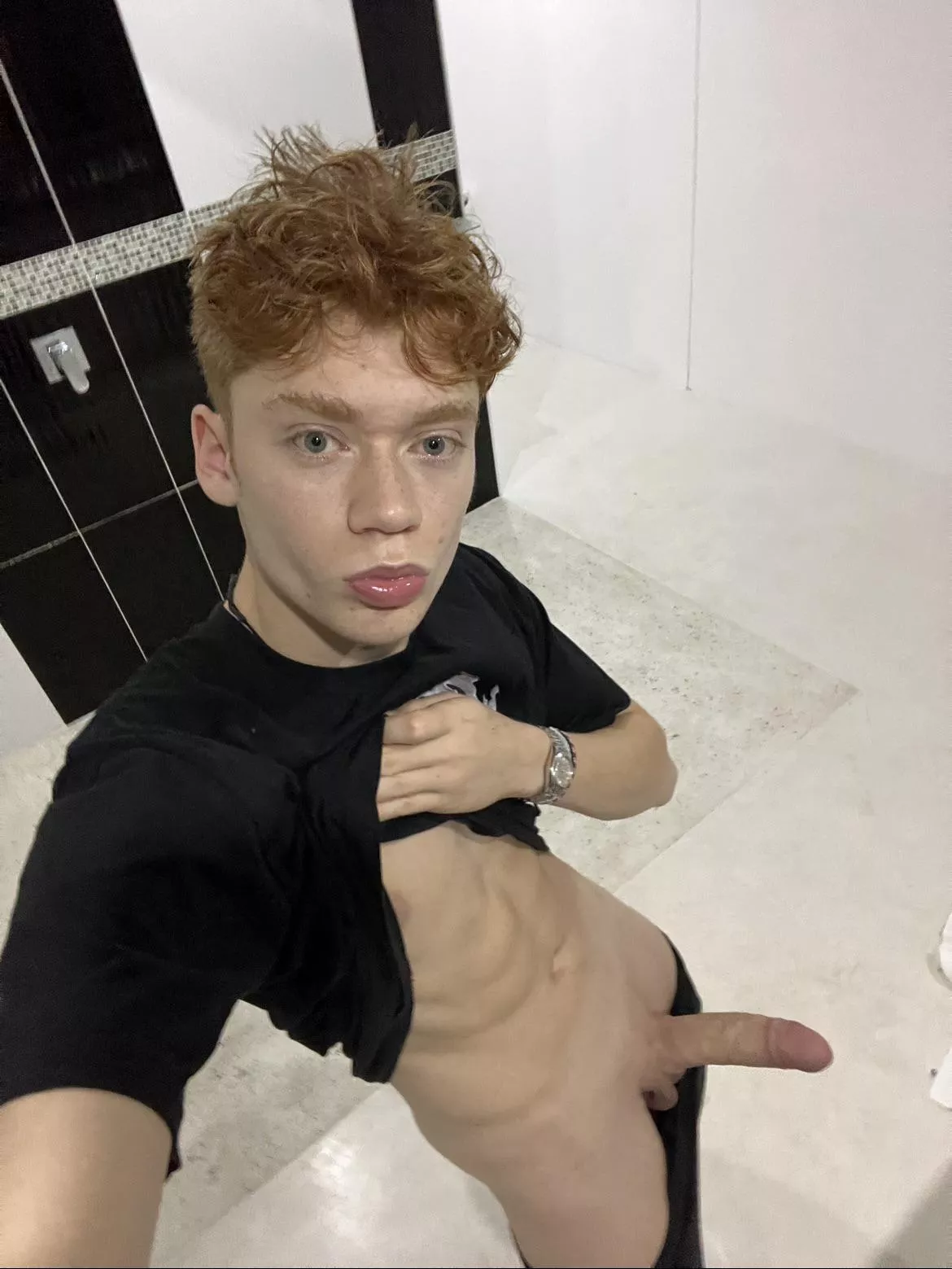 Who wants to suck me completely dry??😈🫶