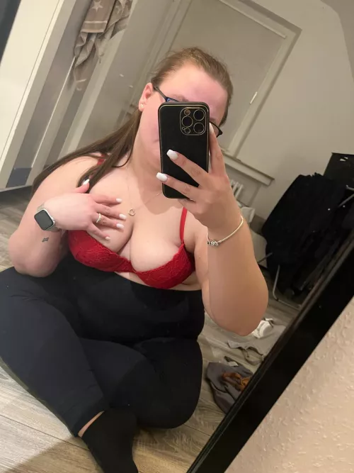 Yes I am a slut 😈 what you say now 😜