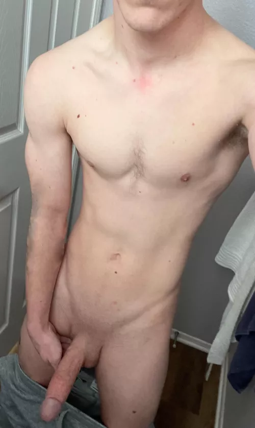 Young, hung, & horny 😈😈