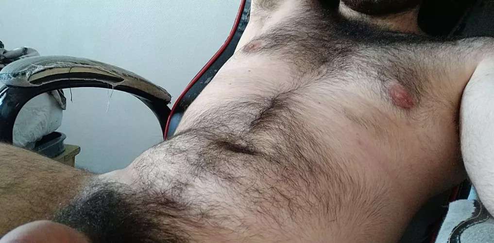 21 bored, come chat on snap ! skysunn