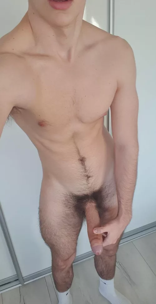 21 yo hung jock into muscular dads and bros. Snap: aanovak69 send a body pic for reply