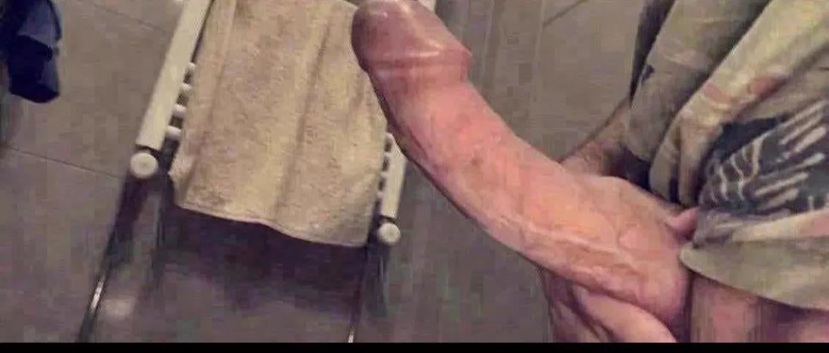 22 UK, str8 curious brown. Verbal top looking for verbal and nice ass. be verbal with a big ass. Uk+ snap hungcuriousto22