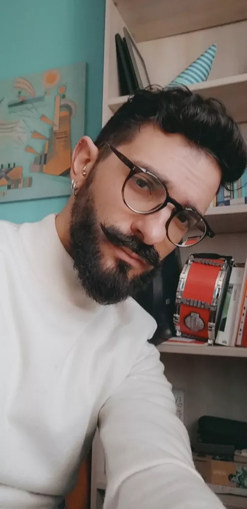 28 Italian dude wants to trade and have fun. must show face. snap me @henrygray17