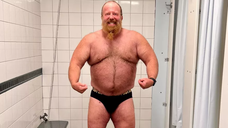 [55] Daddy’s feeling big after the first workout of the year. 💪🏼