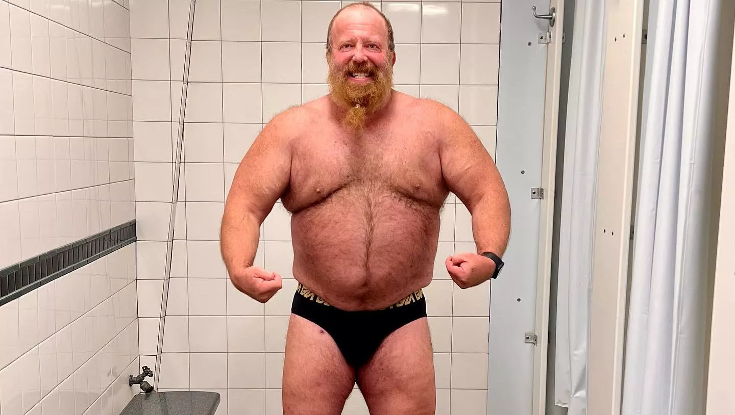 [55] Daddy’s feeling big after the first workout of the year. 💪🏼