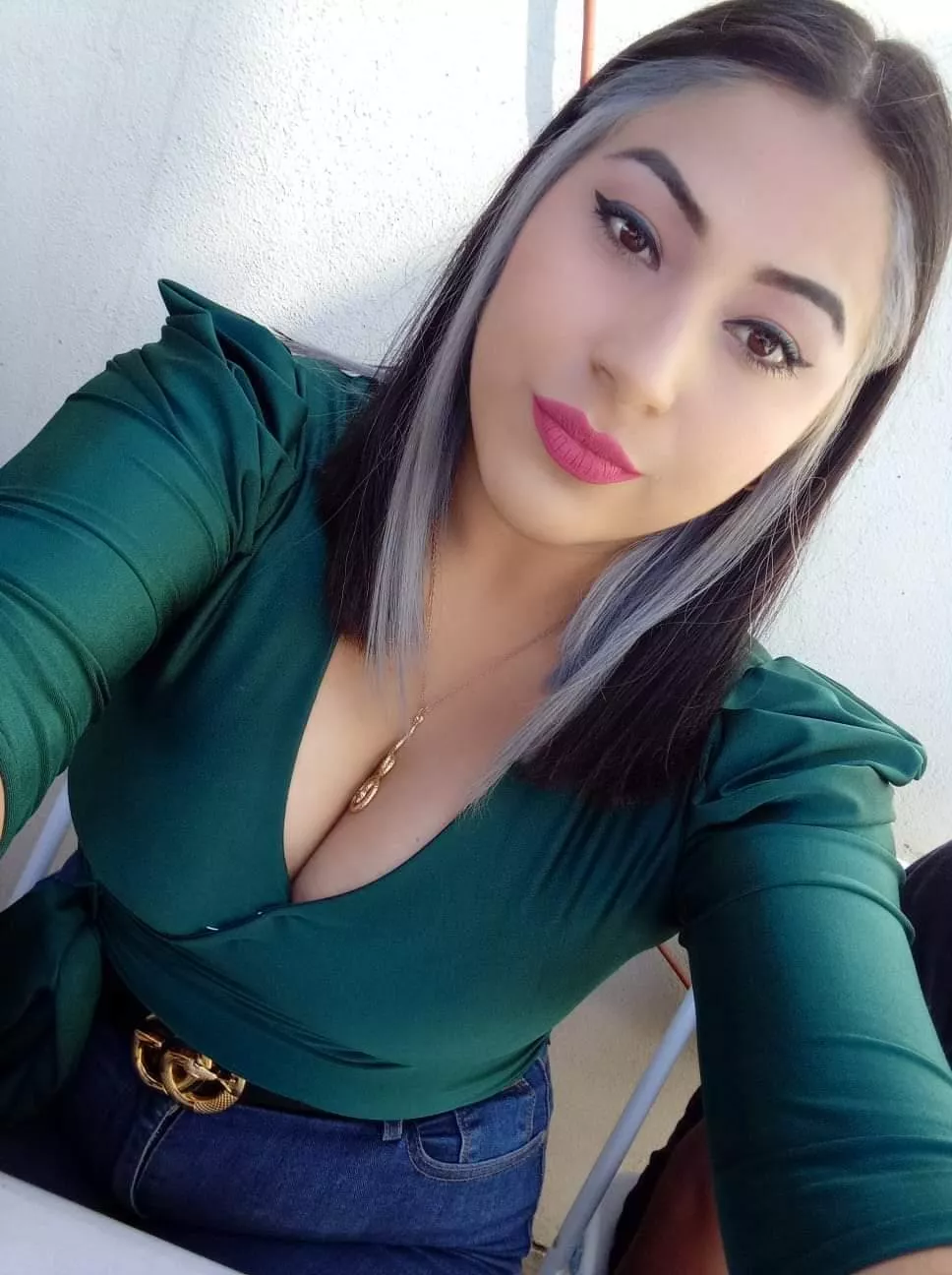 anyone up for jerking off to hot irls