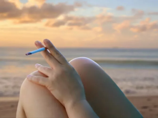 Beach smoke... Newport 100s