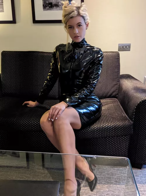 Bow down to your queen 👑