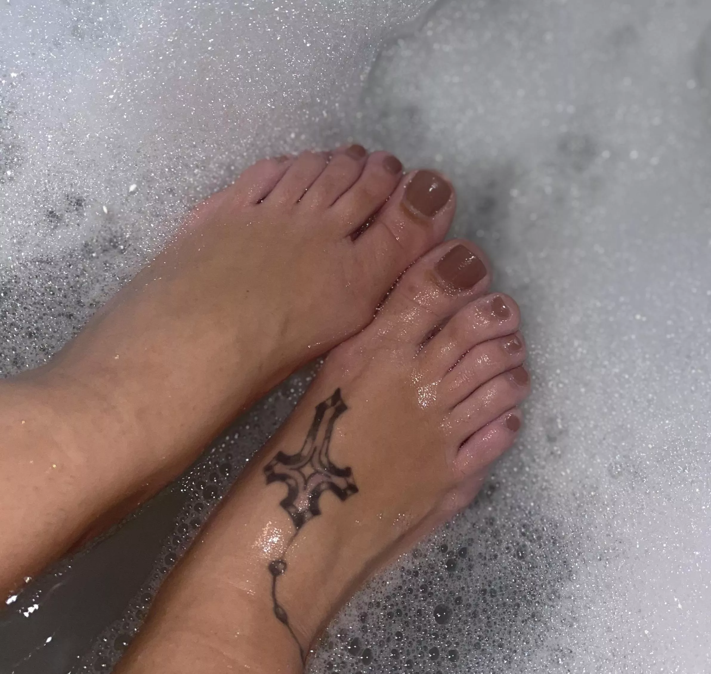 Bubbly clean feet