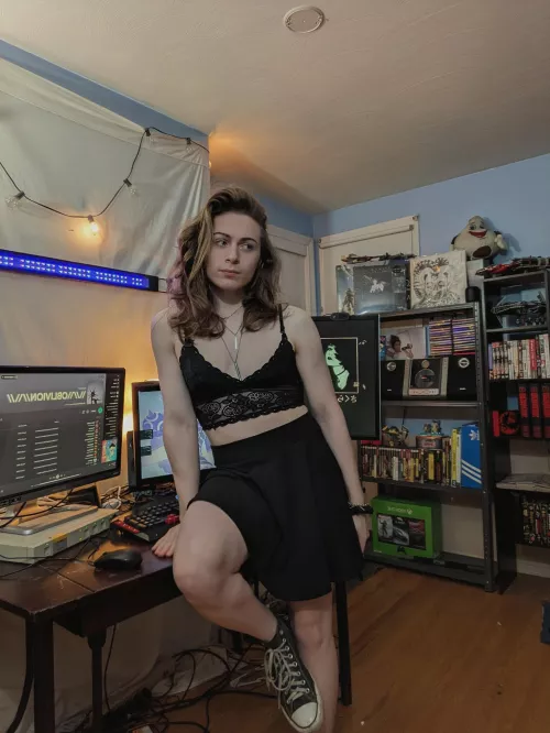 chillin in my room :3