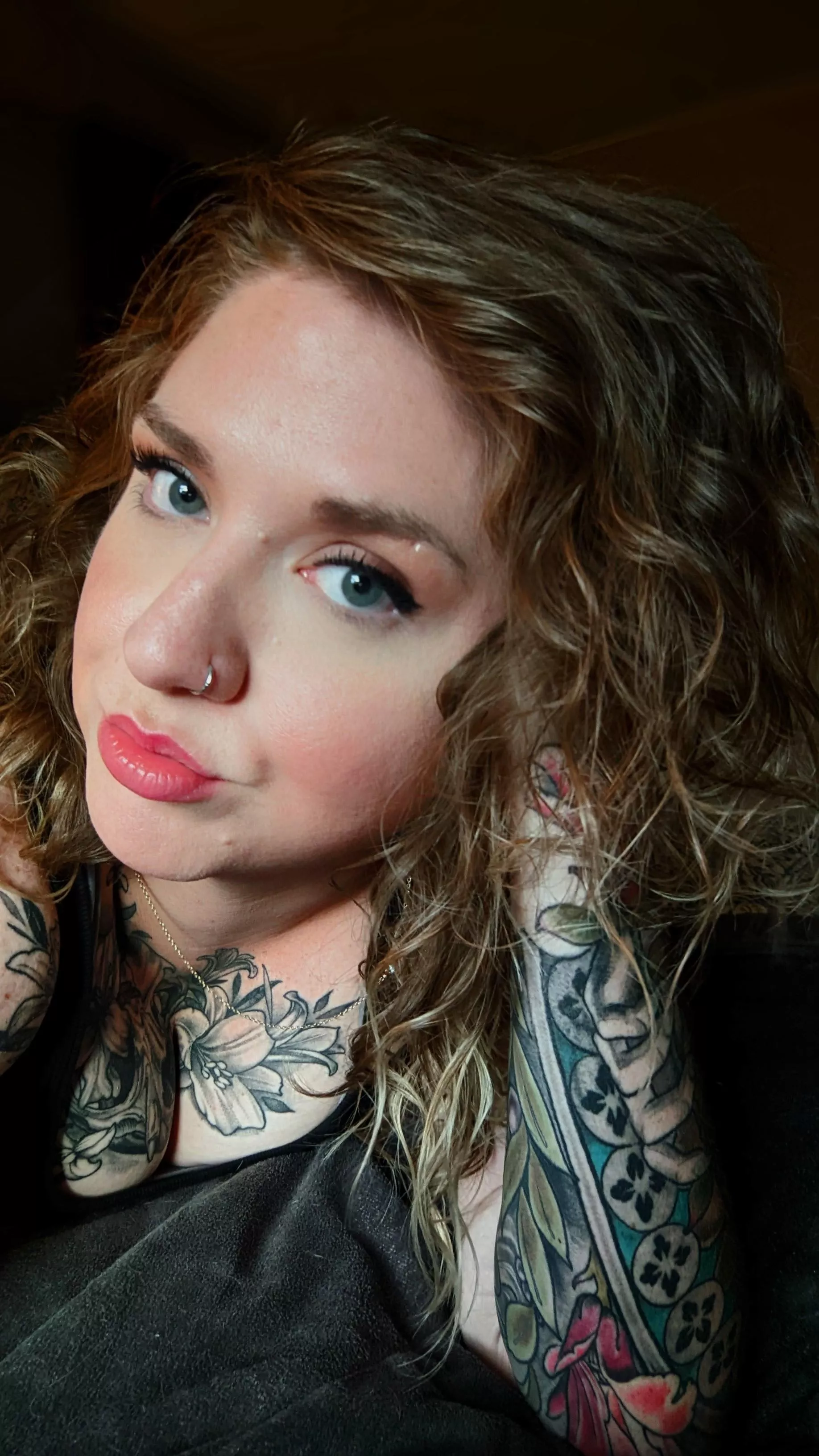 Costa Rican x German, vibing on Hump Day. 🤟🏽🖤