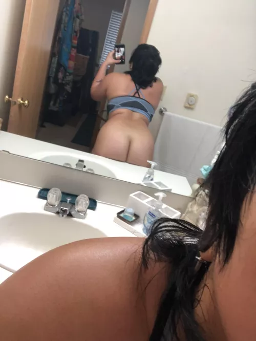 Does it look like my pinay ass needs a spanking?