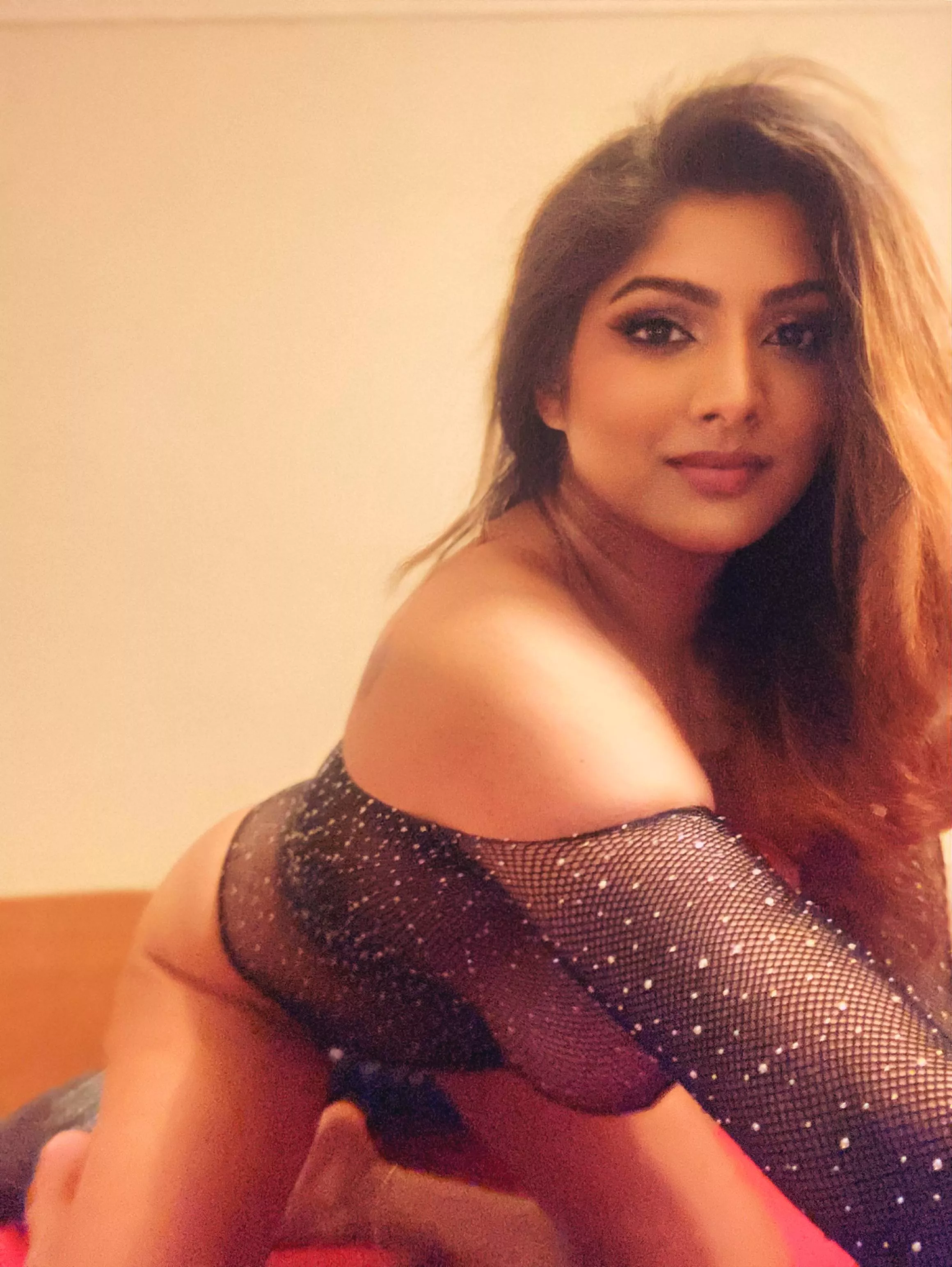 Don’t be shy- share your wildest fantasies with me 😈