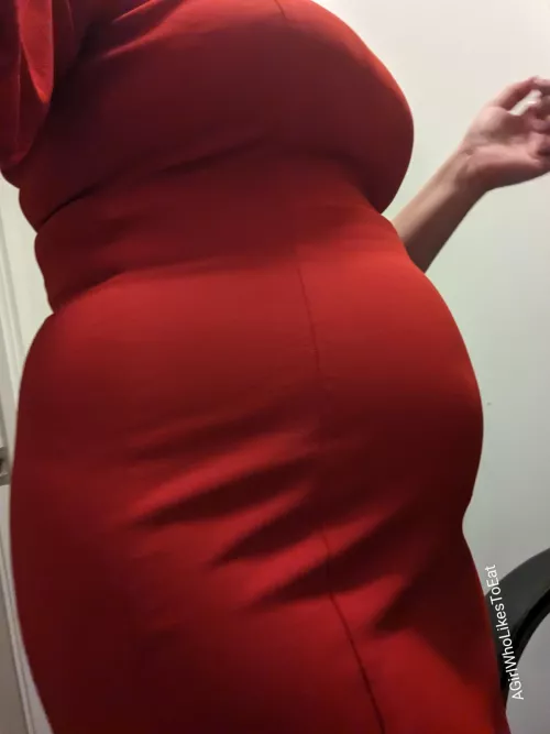 Even Spanx can't contain this belly 😈