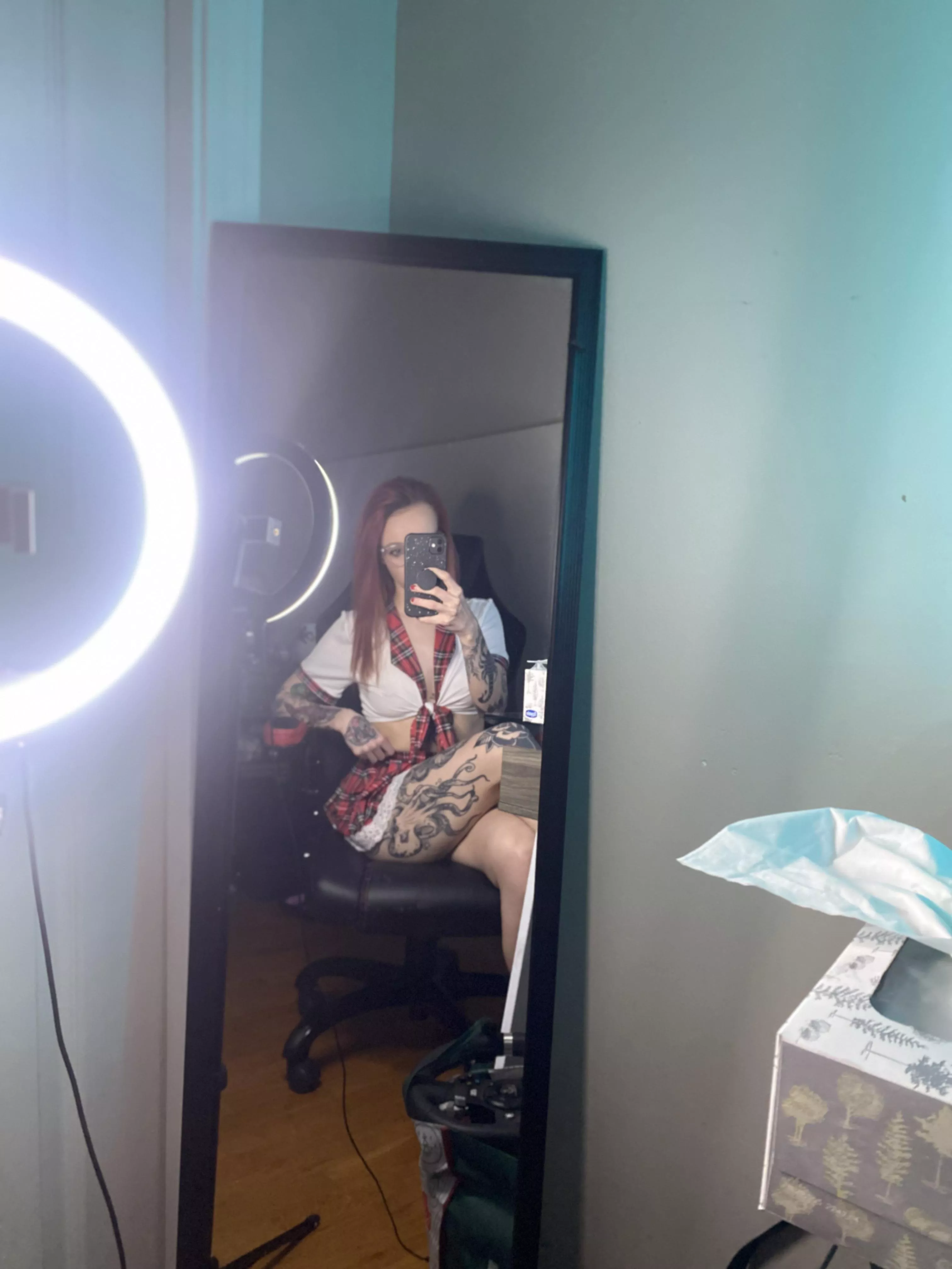 (F) new set up for gaming or for being a whore? 😏