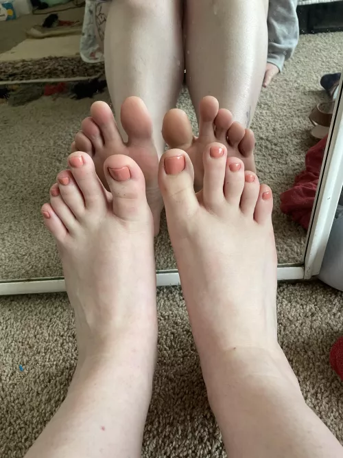 Freshly painted paws 😋