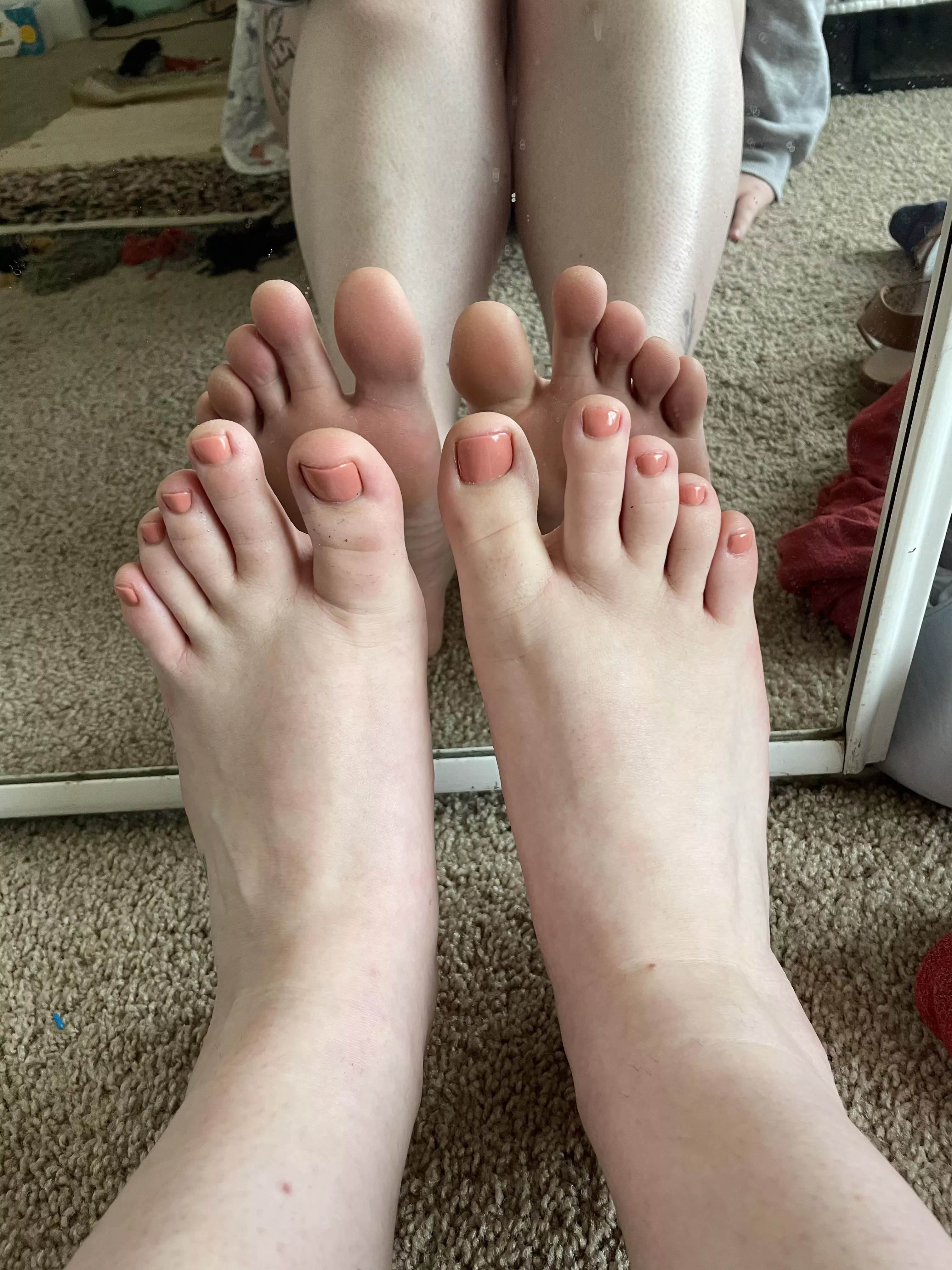 Freshly painted paws 😋