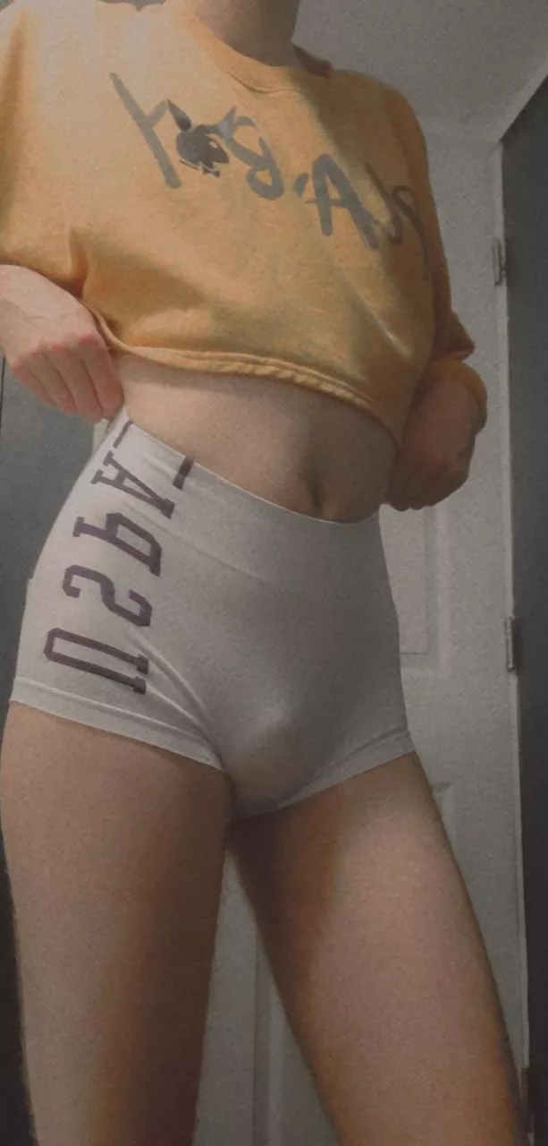 Good morning! Here's some morning bulge for you 🤷‍♂️