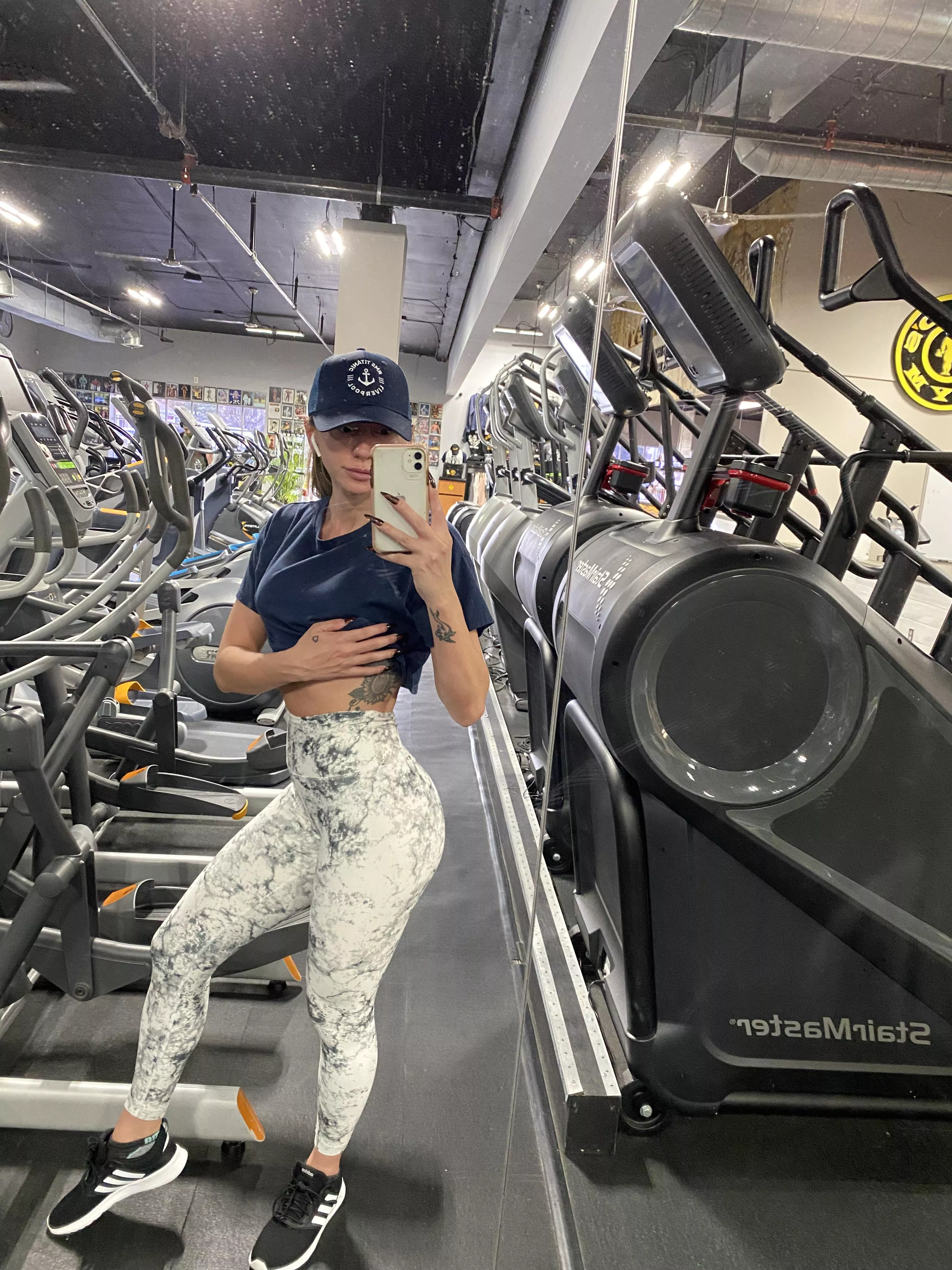 Hehe hi 🍑 let’s be friends