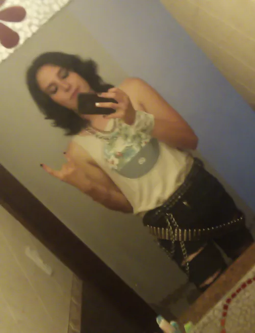 Hey there!! I'm a little bit bored and i want to make some friends, want to chat??