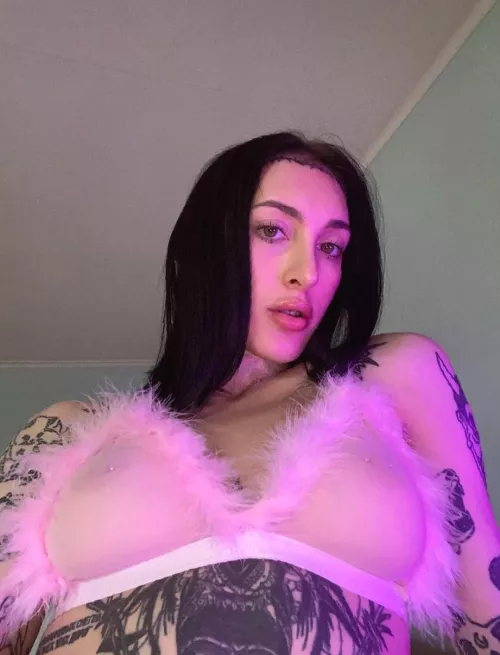 I bett that you have some wild fantasies about curvy nerds like me!