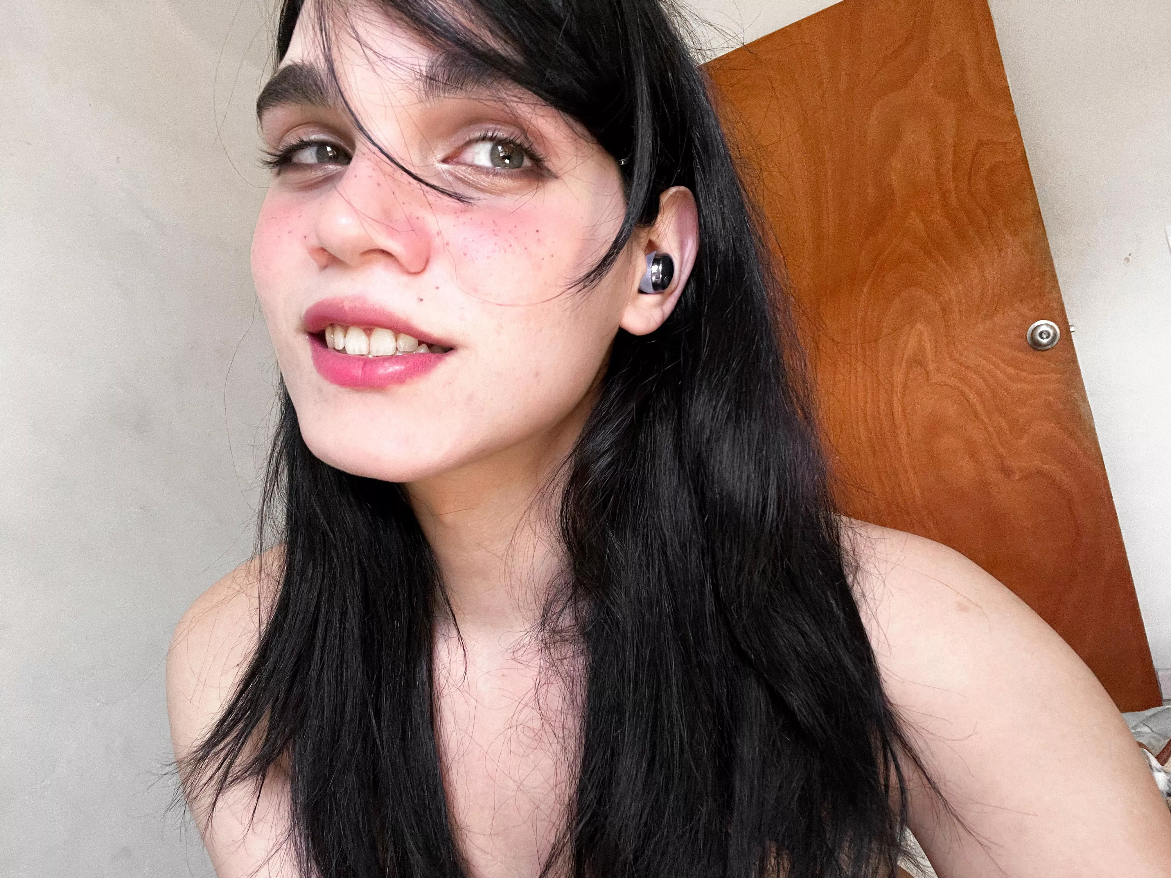 i can’t smile properly but i’ll try for u 🥺