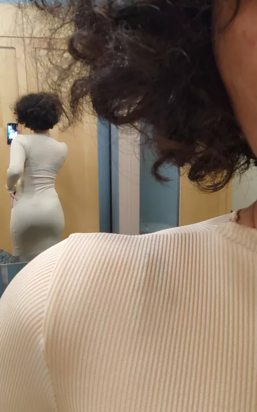 I got off the plane at 7 am this morning as I came back from my holiday, I went home to put on a sexy dress and I was at my coworking space, all excited to look slutty by 10.30. How would you have welcomed me if you were working next to me?