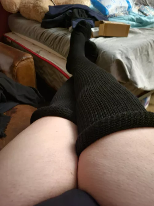 I got some wool thigh highs >:3