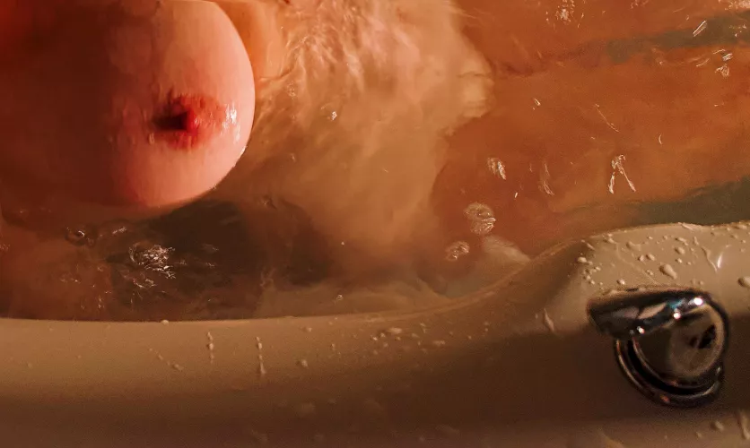 I like how my titties float in the bathtub