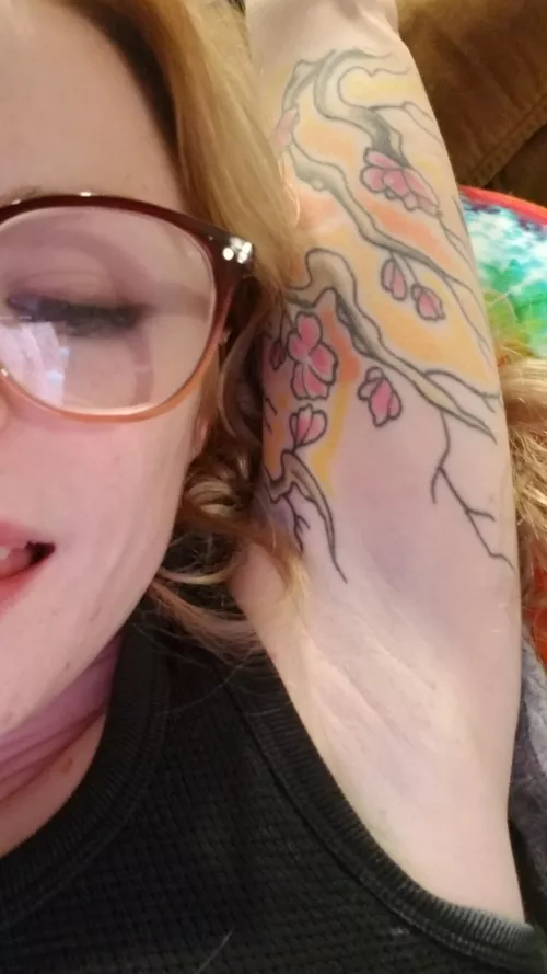 I love armpits. I'm proud of mine 💚💚💚