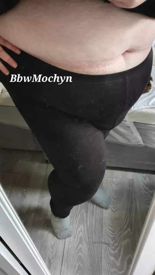 I love how my fupa is perfectly outlined in my leggings now 🥰
