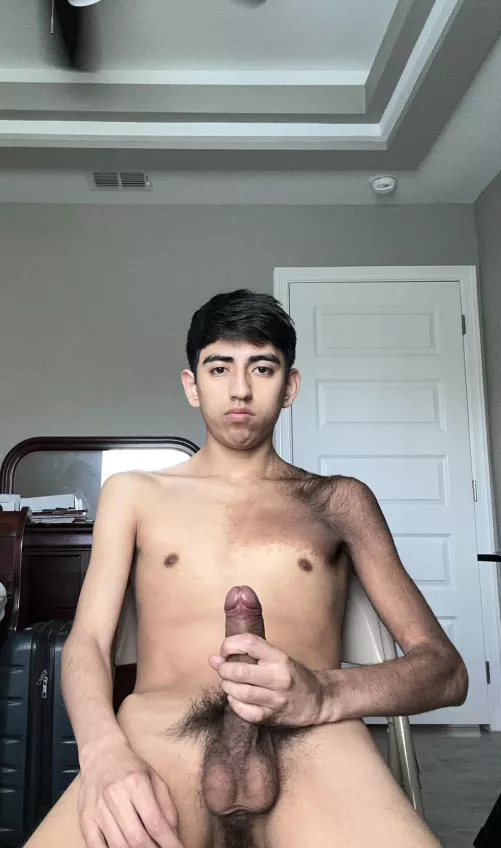 I need sluts to hmu🙄