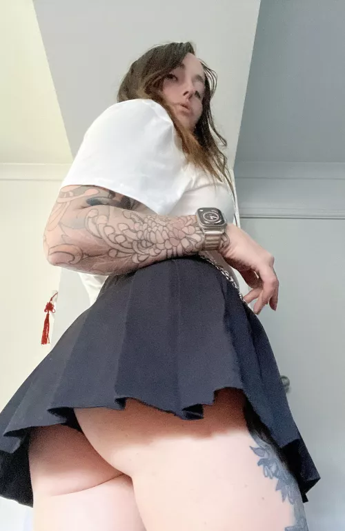 I should start wearing skirts more often 😳