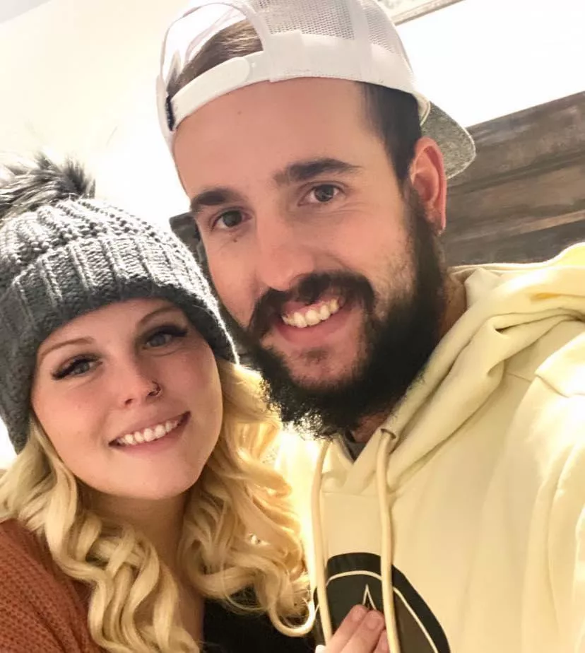 I want to be a cuck queen?(: I would love to watch my husband fuck another girl on me if you guys are down!!(: