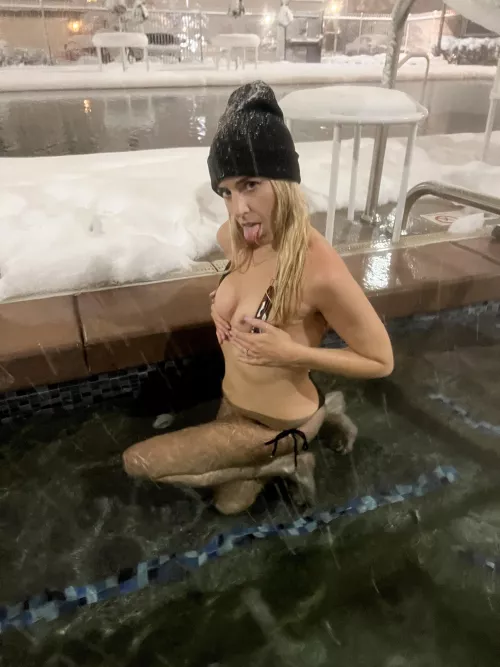 If you came to the pool and saw this. Would you come hookup with me? [F]