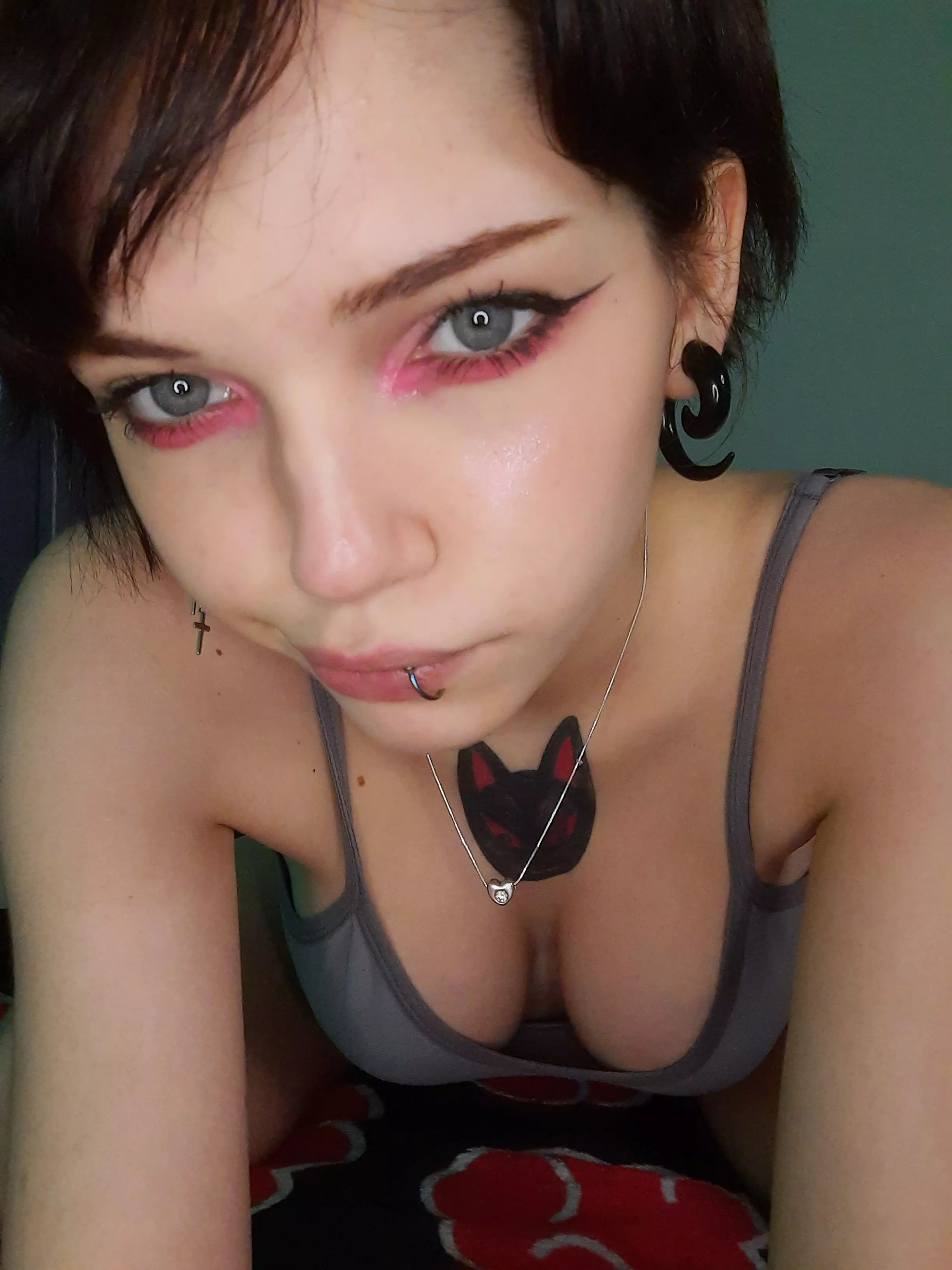 I'm in the mood to entertain you😋😋