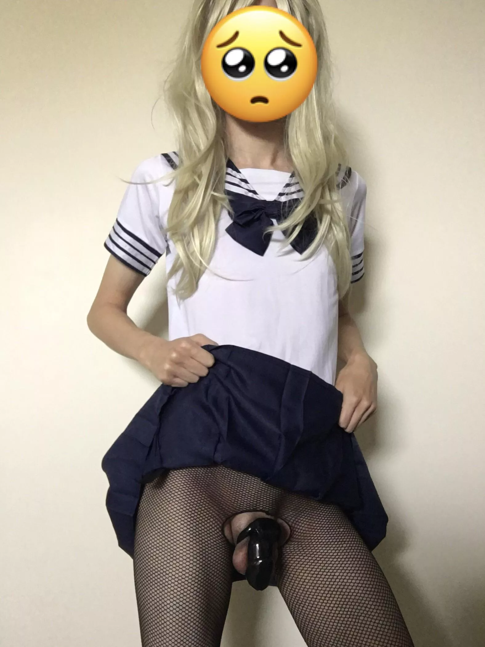 In detention because this schoolgirl played with her clitty during class