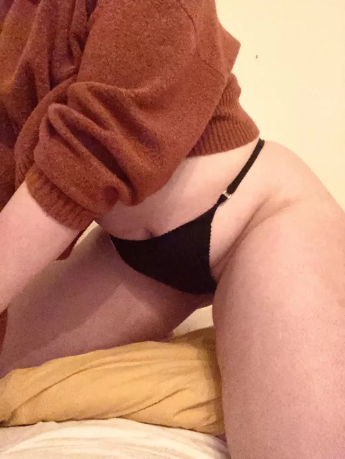 It’s so cold, help me warm up? ❄️