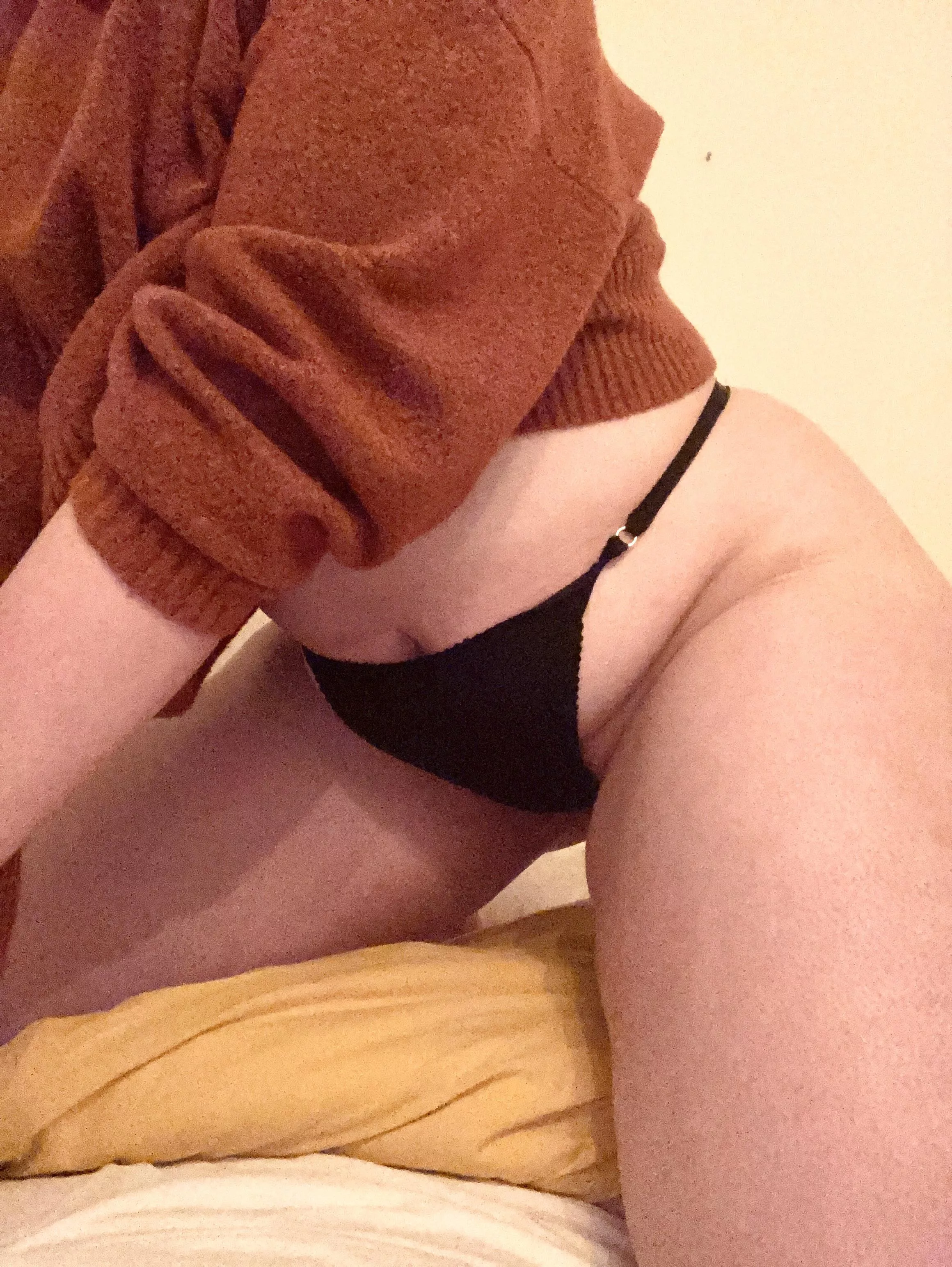 It’s so cold, help me warm up? ❄️