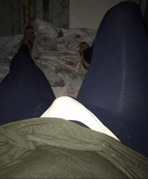 Join me on the bed won’t you😉