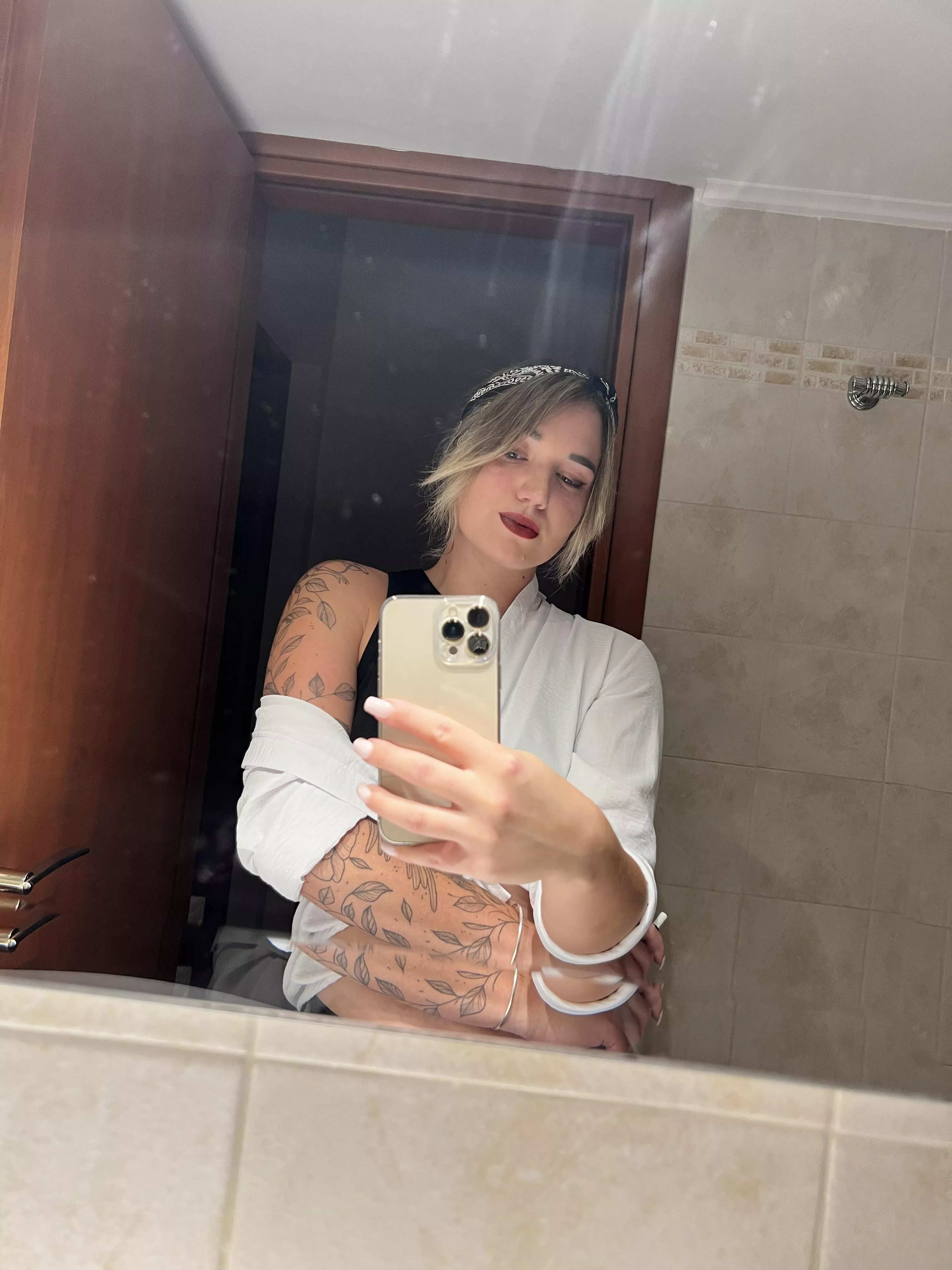 just a babe with an iPhone