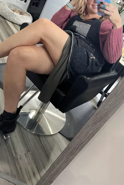 My clients running 10 minutes late… what should I do to pass the time 😈🤔